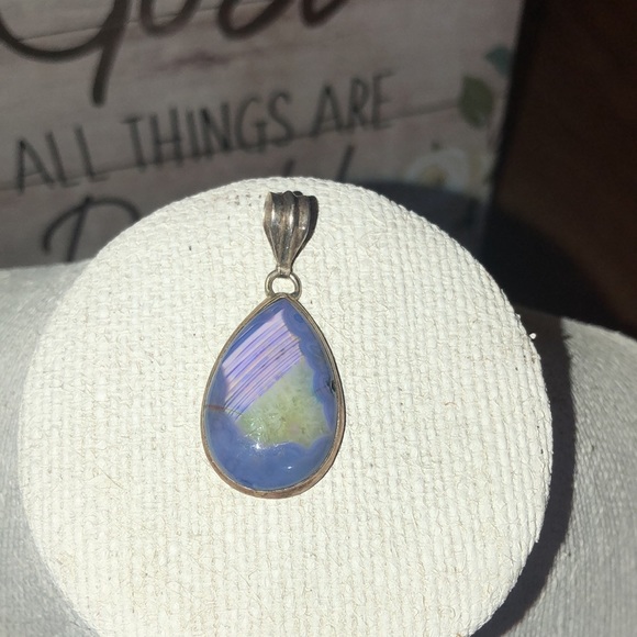 Pretty Colorful Pendant - Picture 3 of 9
